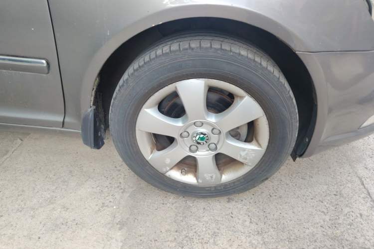 Used Skoda Octavia 2010 1.8TSI DSG Yijun Edition Right Front Wheel Hub