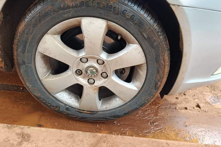 Used Skoda Octavia 2010 1.6L Manual Eado Edition Right Front Wheel Hub