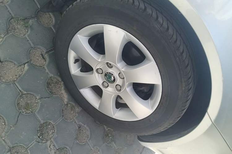 Used Skoda Octavia 2010 1.4TSI DSG Yijun Edition Right Front Wheel Hub