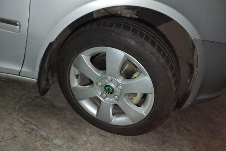 Used Skoda Octavia 2010 1.4TSI DSG Yijun Edition Right Front Wheel Hub