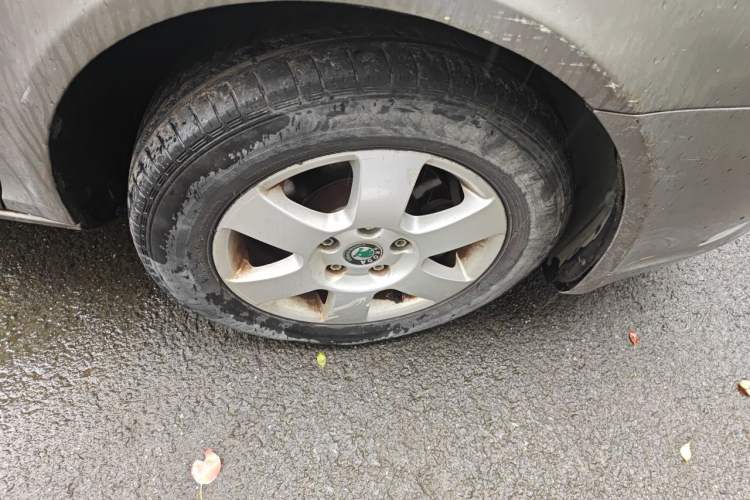 Used Skoda Octavia 2010 1.6L Automatic Yijun Edition Right Front Wheel Hub