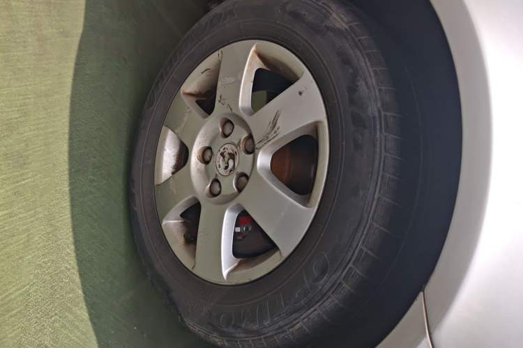 Used Skoda Octavia 2010 1.6L Automatic Eado Edition Right Front Wheel Hub