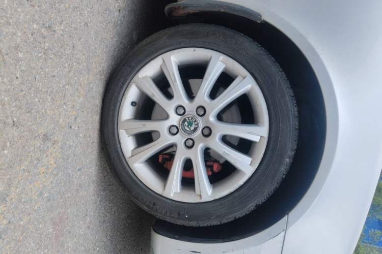 Used Skoda Octavia 2010 2.0 TSI RS Right Front Wheel Hub