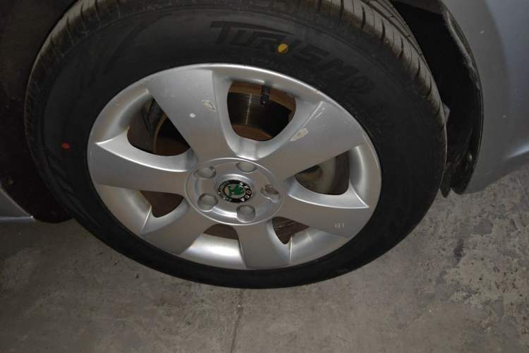 Used Skoda Octavia 2010 1.4TSI DSG Yijun Edition Right Front Wheel Hub