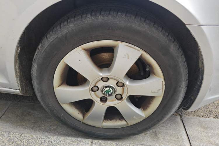 Used Skoda Octavia 2010 1.6L Manual - Yijun Version Right Front Wheel Hub
