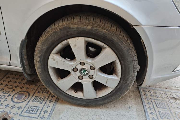 Used Skoda Octavia 2010 1.6L Automatic Yijun Edition Right Front Wheel Hub