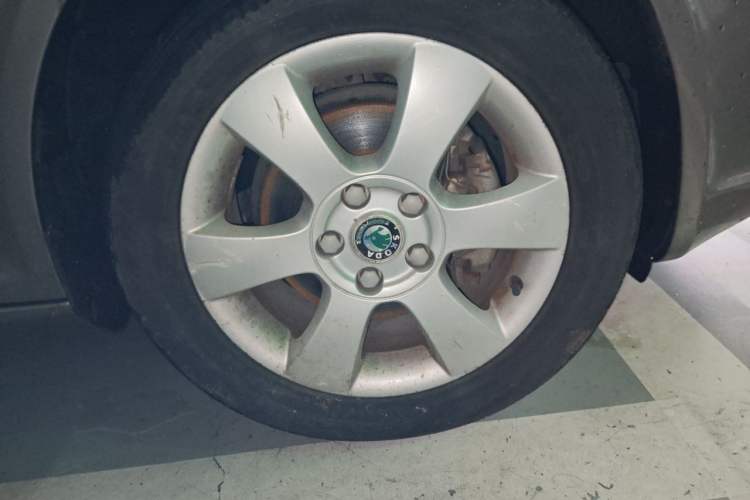 Used Skoda Octavia 2010 1.4TSI DSG Yijun Edition Right Front Wheel Hub