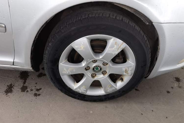 Used Skoda Octavia 2010 2.0L Automatic Yijun Edition Right Front Wheel Hub