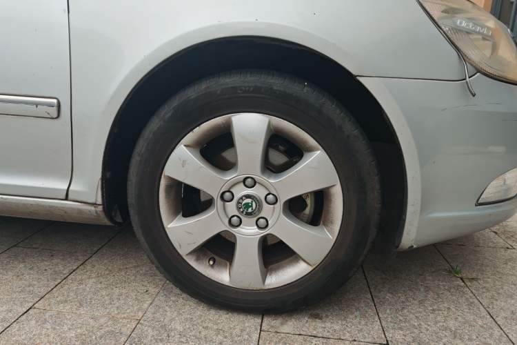 Used Skoda Octavia 2010 1.6L Automatic Yijun Edition Right Front Wheel Hub