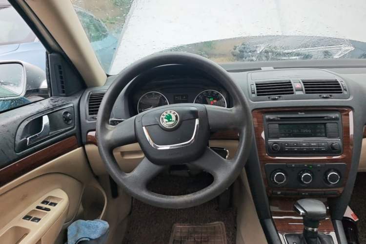 Used Skoda Octavia 2010 1.6L Automatic Yijun Edition Steering Wheel