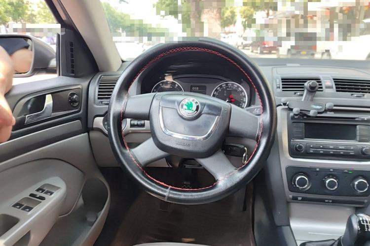 Used Skoda Octavia 2010 1.4 TSI Manual Yijun Edition Steering Wheel