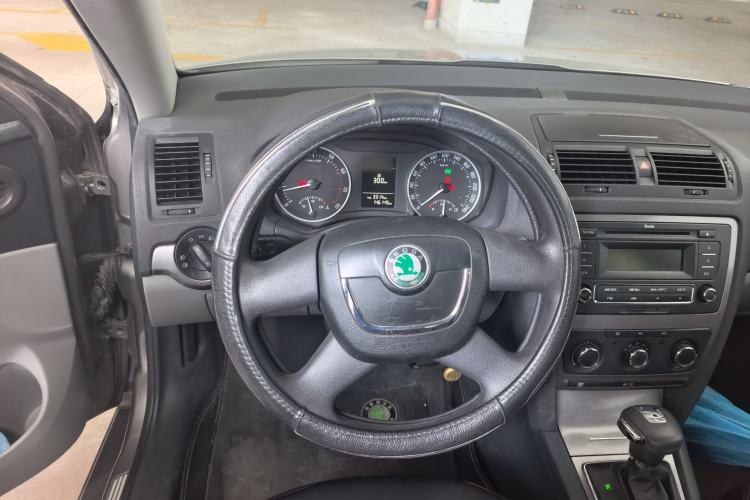 Used Skoda Octavia 2010 1.6L Automatic Eado Edition Steering Wheel