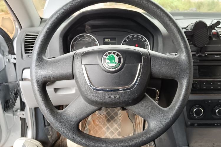 Used Skoda Octavia 2010 1.6L Manual Eado Edition Steering Wheel