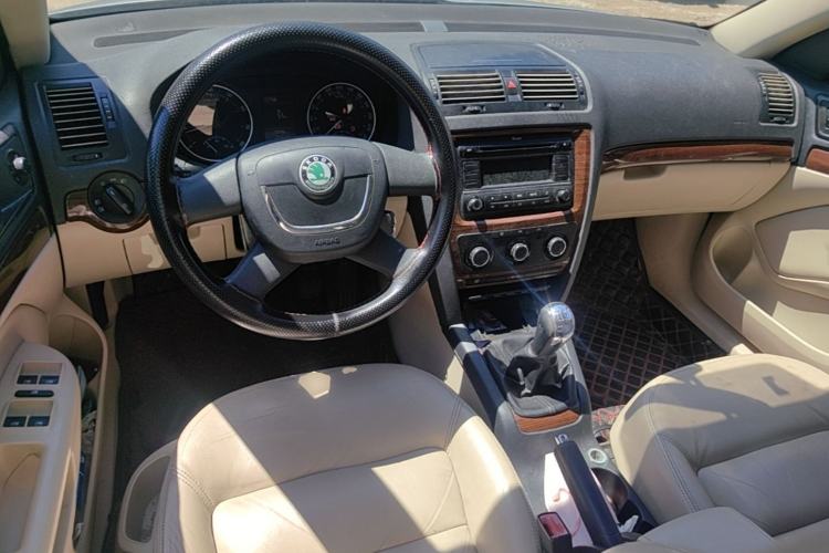 Used Skoda Octavia 2010 1.6L Manual - Yijun Version Steering Wheel