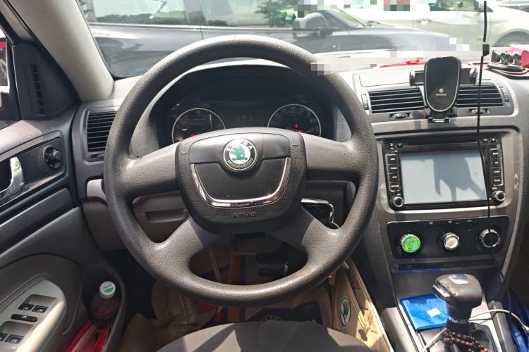 Used Skoda Octavia 2010 1.6L Automatic Eado Edition Steering Wheel