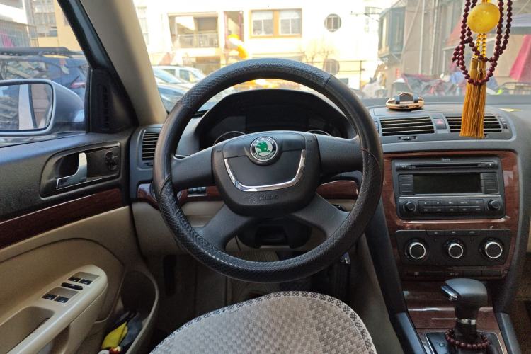 Used Skoda Octavia 2010 1.6L Automatic Yijun Edition Steering Wheel