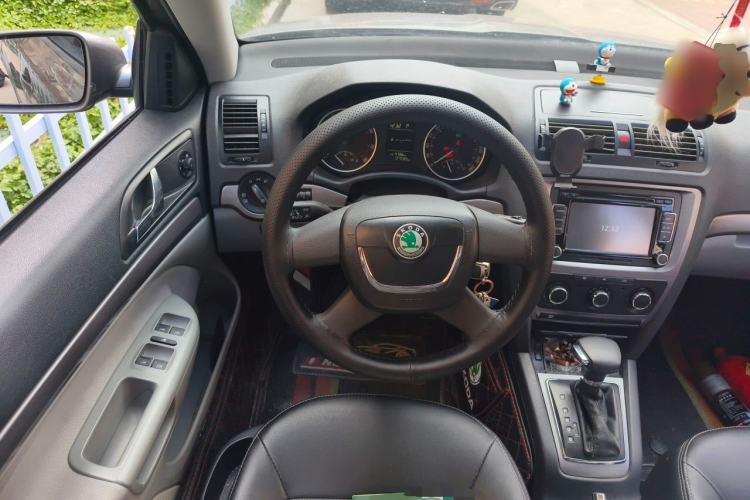 Used Skoda Octavia 2010 1.6L Automatic Eado Edition Steering Wheel