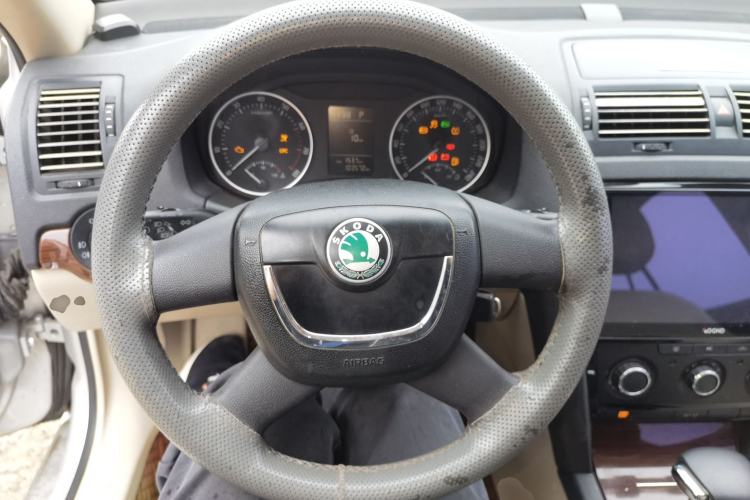Used Skoda Octavia 2010 2.0L Automatic Yijun Edition Steering Wheel