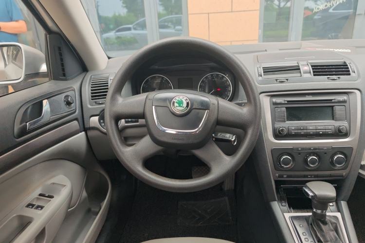 Used Skoda Octavia 2010 1.6L Automatic Yijun Edition Steering Wheel
