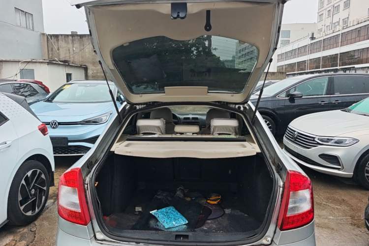 Used Skoda Octavia 2010 1.6L Automatic Yijun Edition Trunk