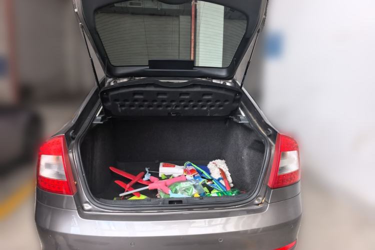Used Skoda Octavia 2010 1.6L Automatic Eado Edition Trunk