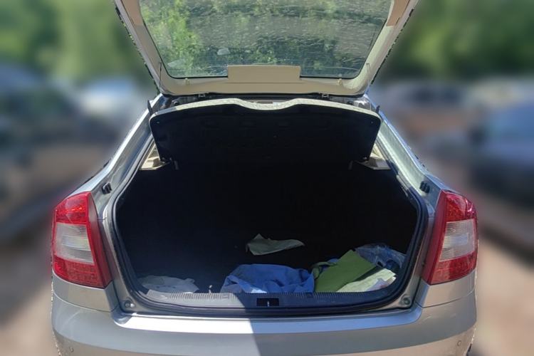 Used Skoda Octavia 2010 1.6L Manual - Yijun Version Trunk