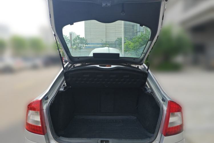 Used Skoda Octavia 2010 1.6L Manual - Yijun Version Trunk