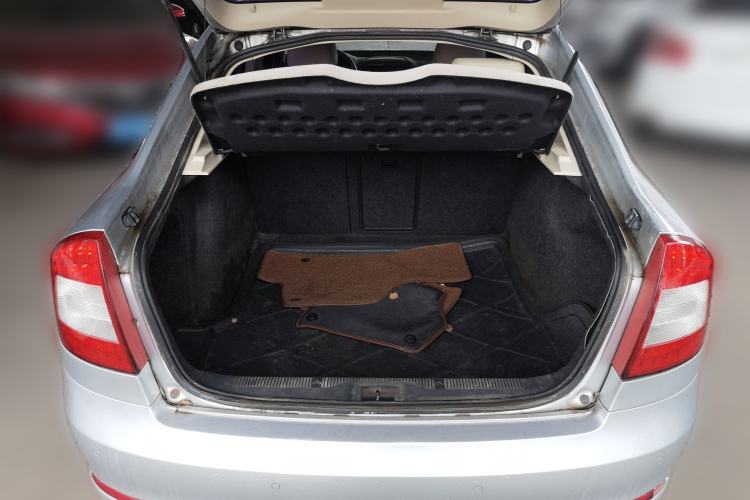 Used Skoda Octavia 2010 2.0L Automatic Yijun Edition Trunk