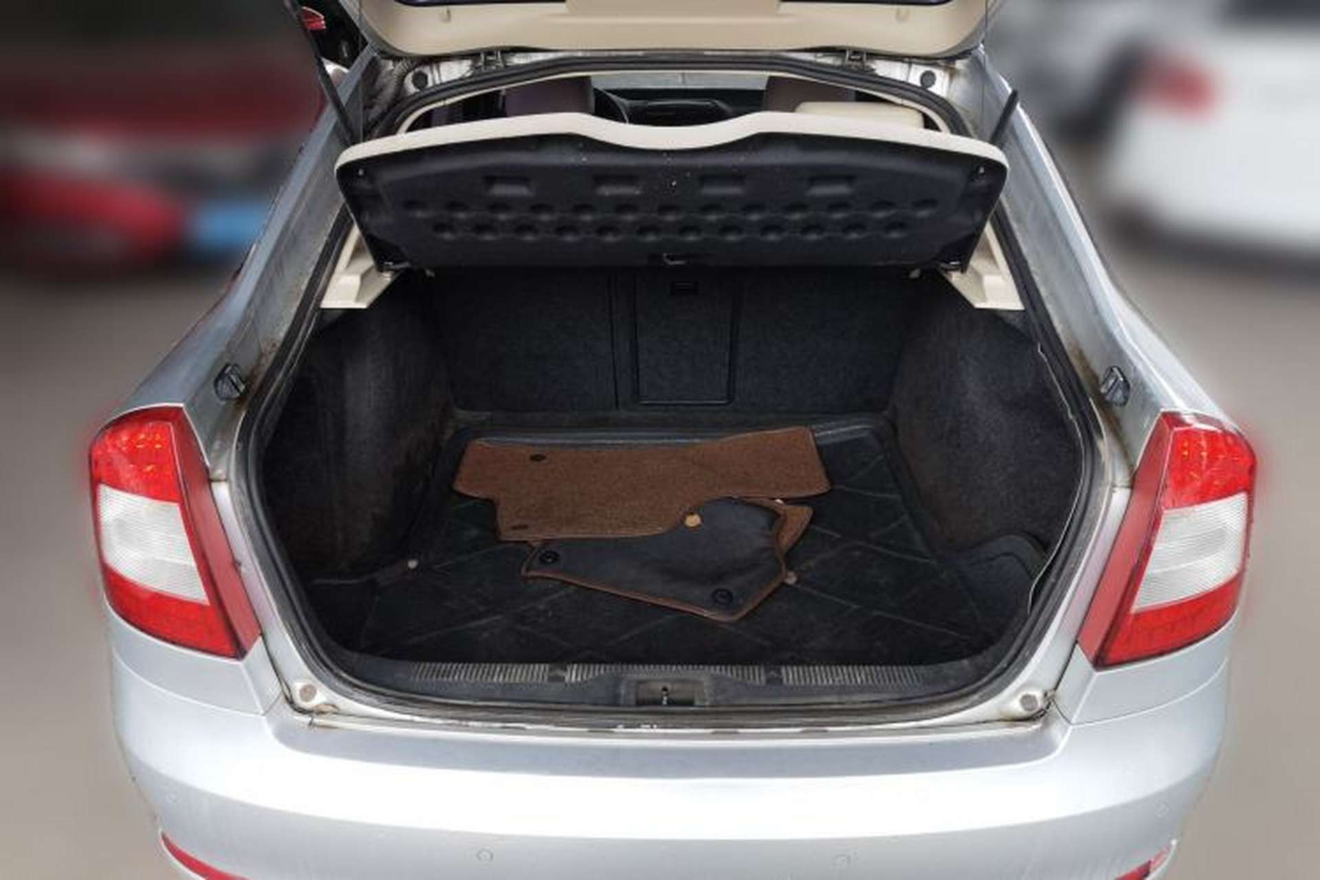 Used Skoda Octavia 2010 2.0L Automatic Yijun Edition Trunk