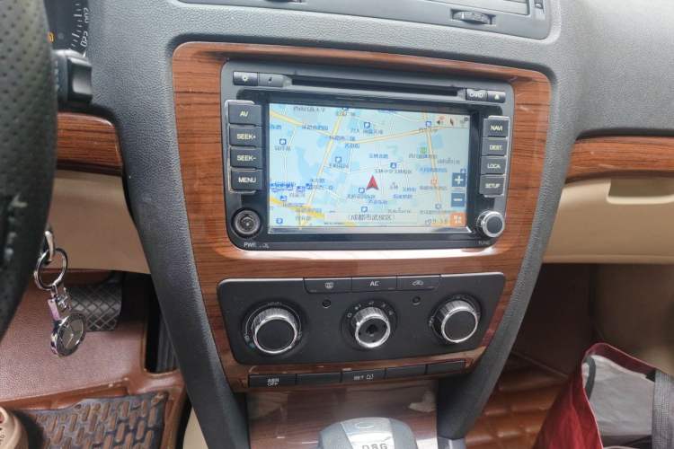 Used Skoda Octavia 2010 1.4TSI DSG Yijun Edition Audio And AC Panel