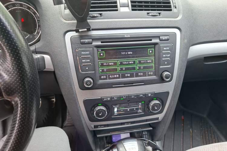Used Skoda Octavia 2010 2.0 TSI RS Audio And AC Panel