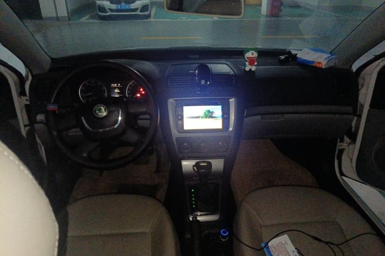Used Skoda Octavia 2010 1.4TSI GreenLine Center Console