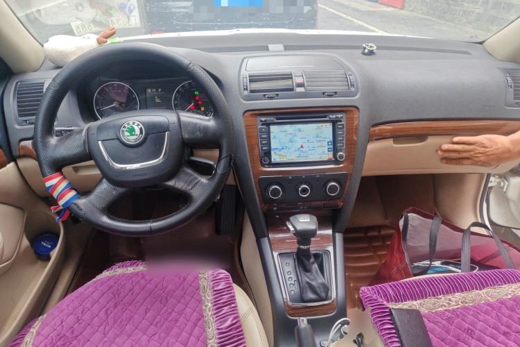 Used Skoda Octavia 2010 1.4TSI DSG Yijun Edition Center Console
