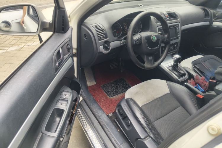 Used Skoda Octavia 2010 2.0 TSI RS Driver Seat