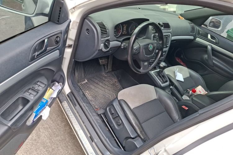 Used Skoda Octavia 2010 2.0 TSI RS Driver Seat