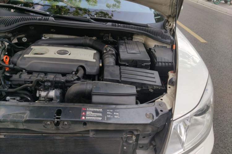 Used Skoda Octavia 2010 2.0 TSI RS Engine Bay Left