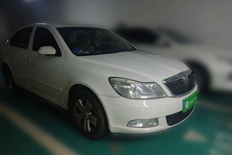 Used Skoda Octavia 2010 1.4TSI GreenLine Front Right 45 Deg