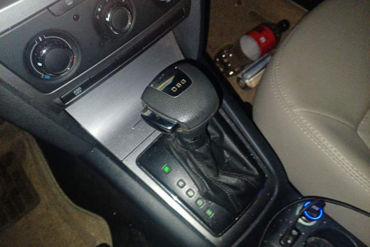 Used Skoda Octavia 2010 1.4TSI GreenLine Gear Lever