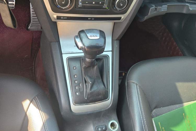 Used Skoda Octavia 2010 2.0L Automatic Yijun Edition Gear Lever