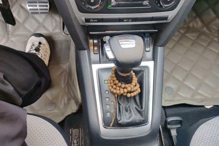 Used Skoda Octavia 2010 2.0 TSI RS Gear Lever