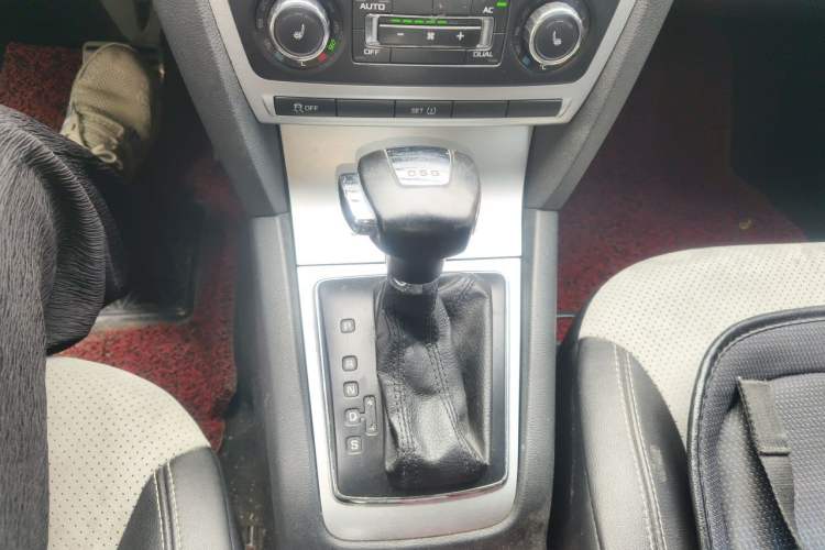Used Skoda Octavia 2010 2.0 TSI RS Gear Lever