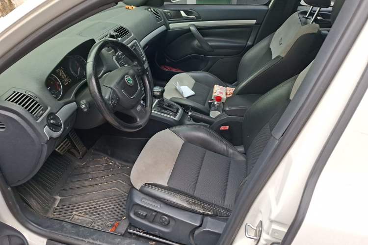 Used Skoda Octavia 2010 2.0 TSI RS Left Front Seat