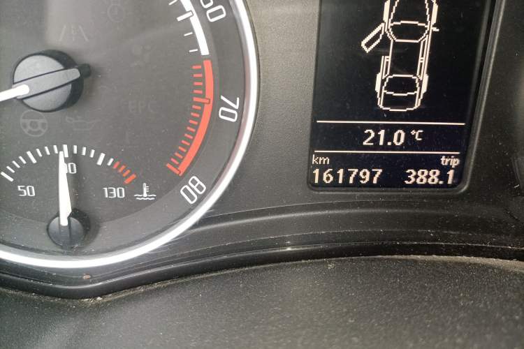 Used Skoda Octavia 2010 2.0 TSI RS Odometer Close Up
