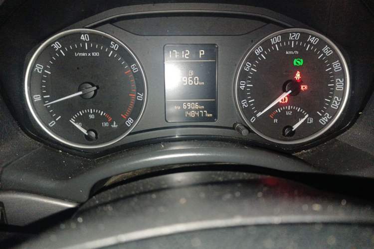 Used Skoda Octavia 2010 1.4TSI GreenLine Odometer Close Up