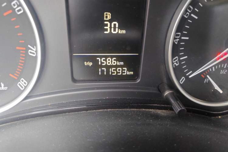 Used Skoda Octavia 2010 1.4TSI DSG Yijun Edition Odometer Close Up