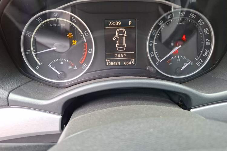 Used Skoda Octavia 2010 2.0 TSI RS Odometer Close Up