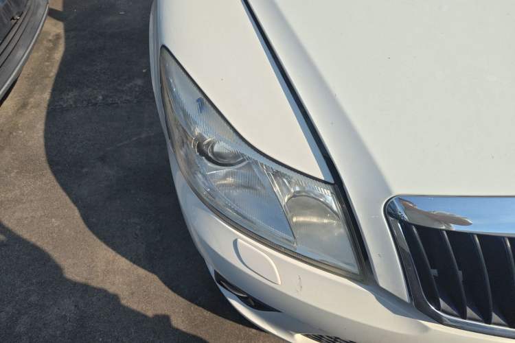 Used Skoda Octavia 2010 2.0L Automatic Yijun Edition Right Front Headlight