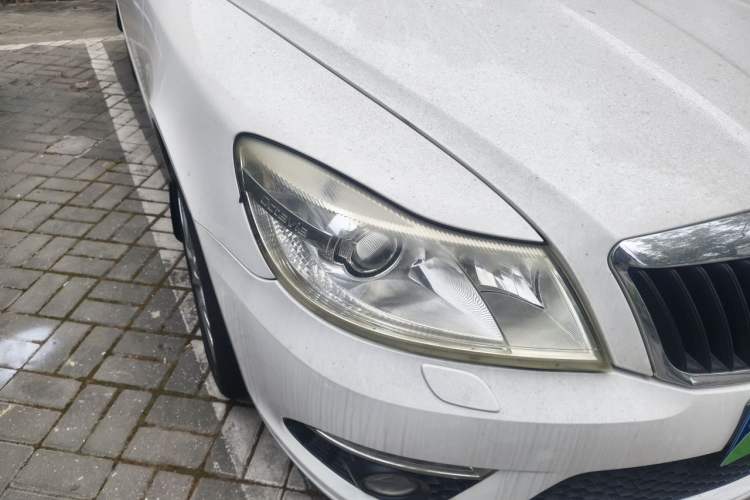 Used Skoda Octavia 2010 2.0 TSI RS Right Front Headlight
