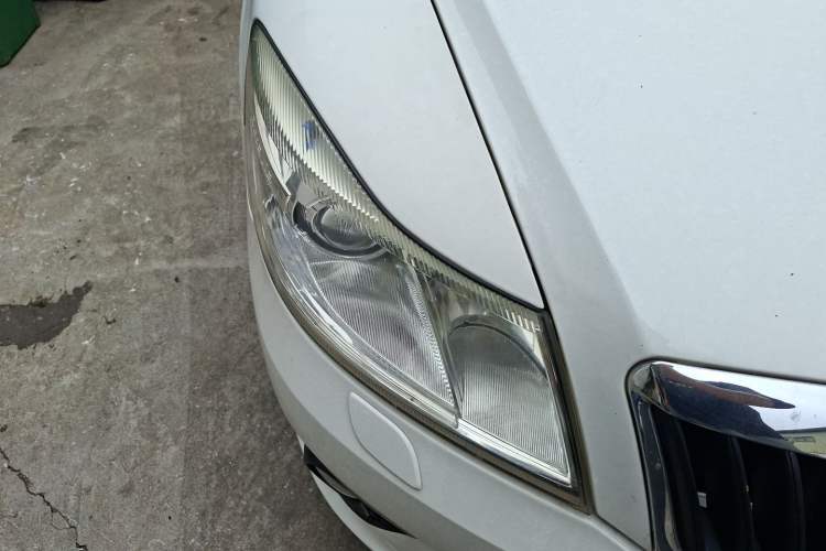 Used Skoda Octavia 2010 2.0 TSI RS Right Front Headlight