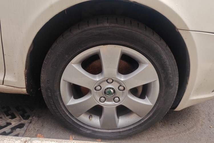 Used Skoda Octavia 2010 1.4TSI DSG Yijun Edition Right Front Wheel Hub